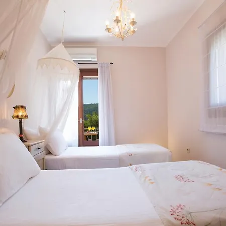 וילה Aeriko Homes Of Distinction *
