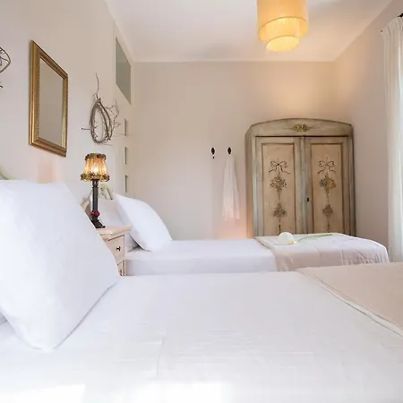 וילה Aeriko Homes Of Distinction *