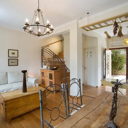 Aeriko Homes Of Distinction וילה אגיוס יואניס
