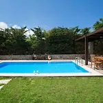 Aeriko Homes Of Distinction * 圣爱奥尼斯米科