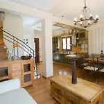 Aeriko Homes Of Distinction 别墅