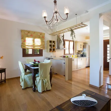 Aeriko Homes Of Distinction 圣爱奥尼斯米科