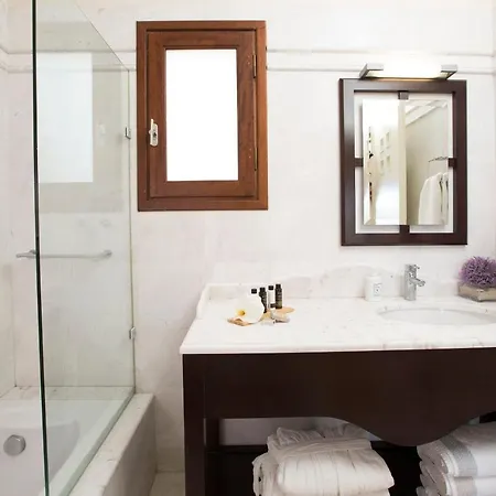 Villa Aeriko Homes Of Distinction