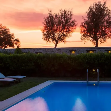 Villa Aeriko Homes Of Distinction